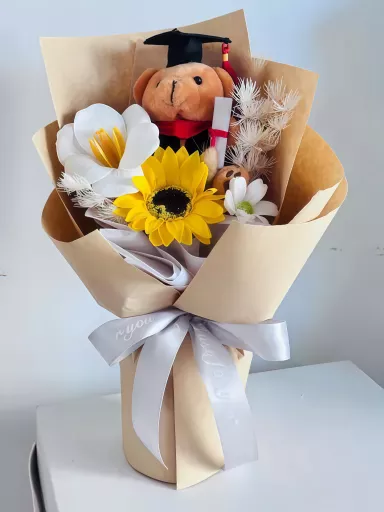 Graduation flower bouquet by Lara Flower & Gift