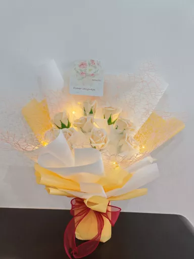 Elegant Champagne Soap Rose Bouquet with Warm Fairy Lights 优雅香槟色香皂玫瑰暖光花束