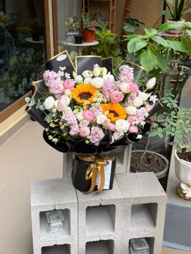Sunlit Blush Garden Bouquet (Fresh Flower)