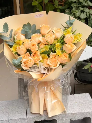 Champagne Rose Sunshine Bouquet (Fresh Flower)