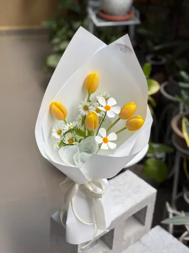 Sunny Tulip Mini Bouquet (Fresh Flower)