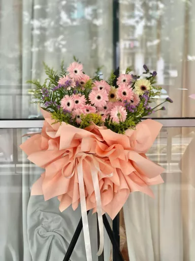 Peach Whisper Gerbera Flower Stand (Fresh Flower)